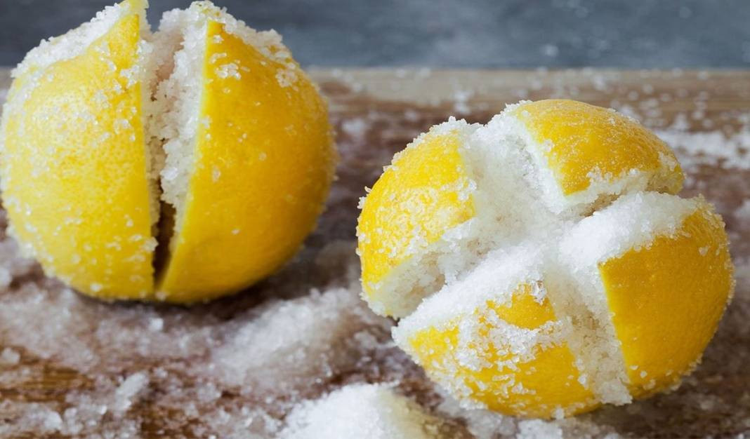 Ağda, ip ve cımbızı unutun! Bir kaşıkla tüyleri yok edin - Resim: 4